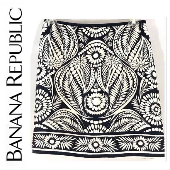 Banana Republic Dresses & Skirts - BANANA REPUBLIC Black and white Silk Mini Skirt 6